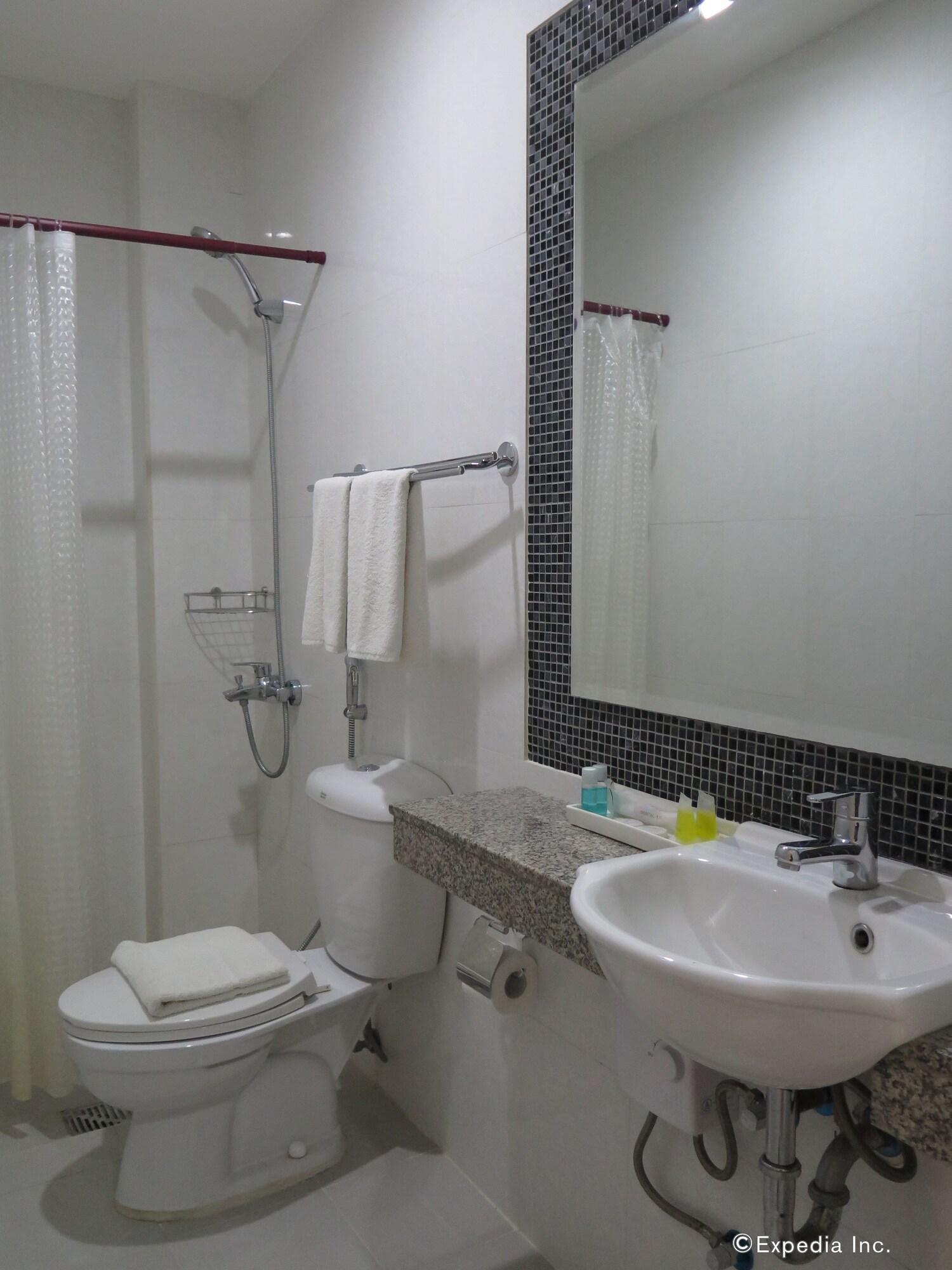 717 Cesar Place Hotel Tagbilaran City Ngoại thất bức ảnh